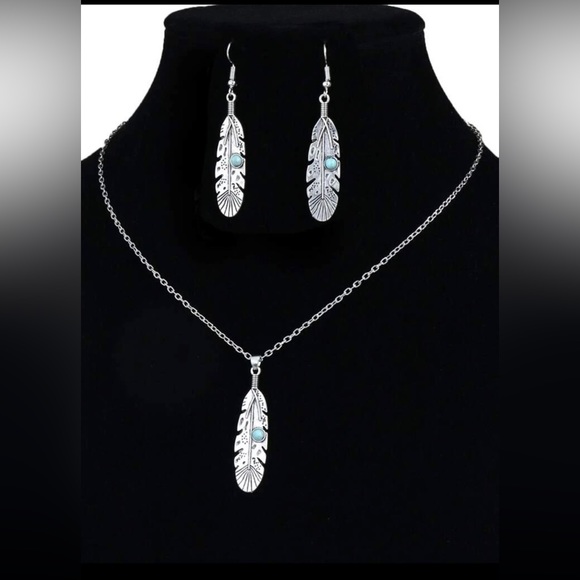 Turquoise feather pendent necklace and feather drop earrings - Picture 2 of 9